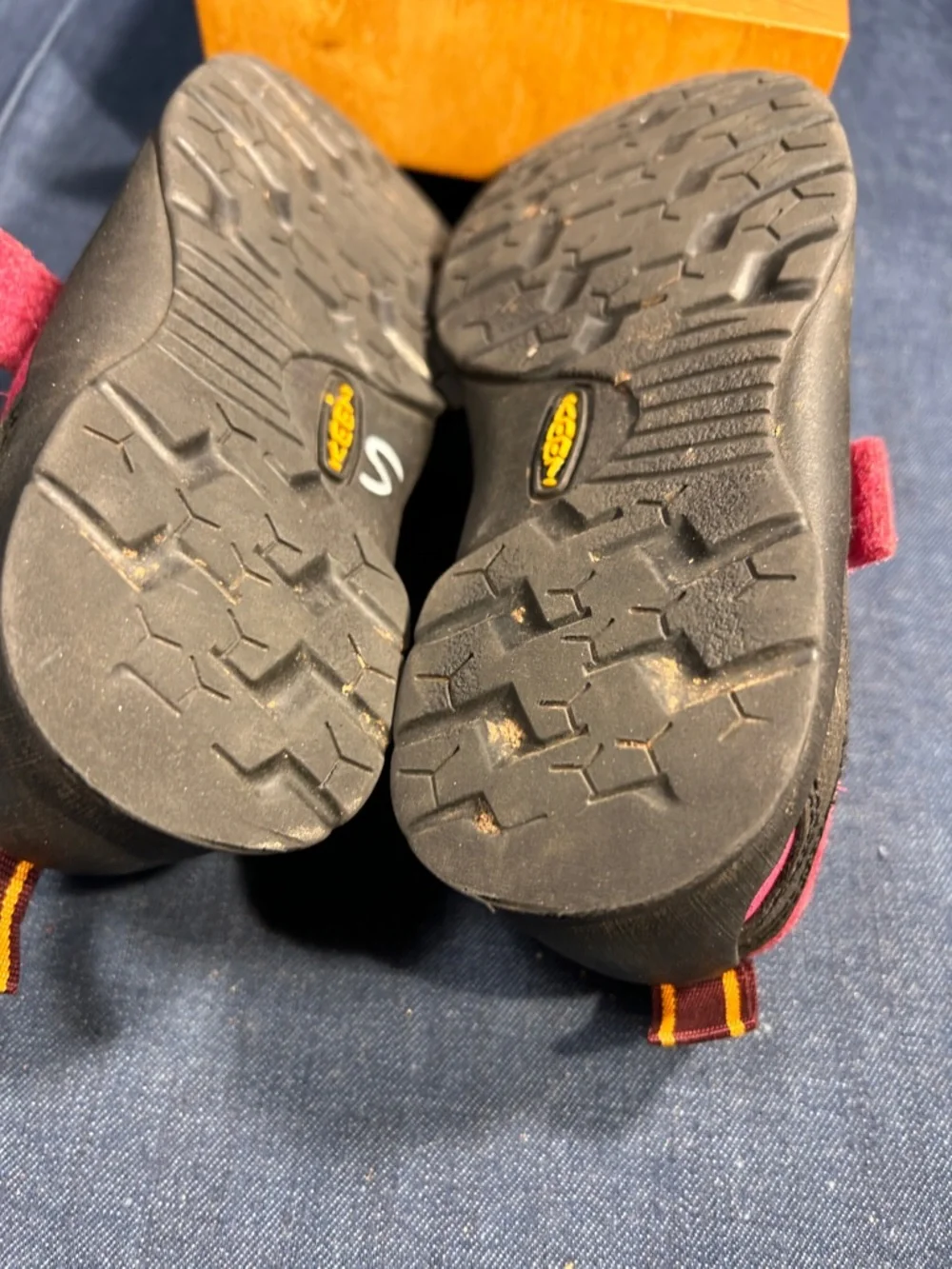 Keen lace up leather sneakers